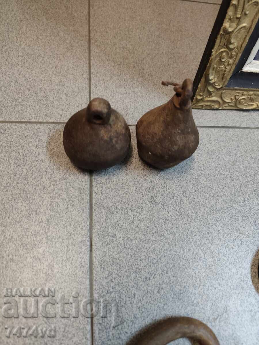 2 cântare vechi cu greutăți - 50 kg și 30 kg + 2 greutăți vechi - 7 2 cântare vechi cu greutăți - 50 kg și 30 kg + 2 greutăți vechi - 7