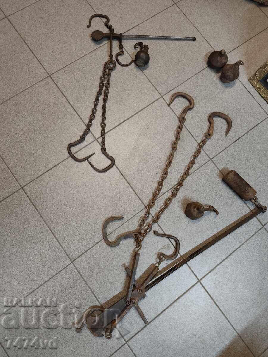 2 cântare vechi cu greutăți - 50 kg și 30 kg + 2 greutăți vechi 2 cântare vechi cu greutăți - 50 kg și 30 kg + 2 greutăți vechi