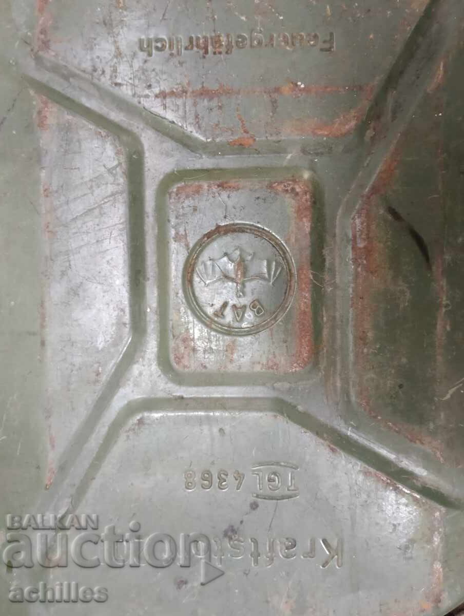 BAT TGL.German canister for fuel 20 liters cu preț € 15.00 | 29.34 BGN