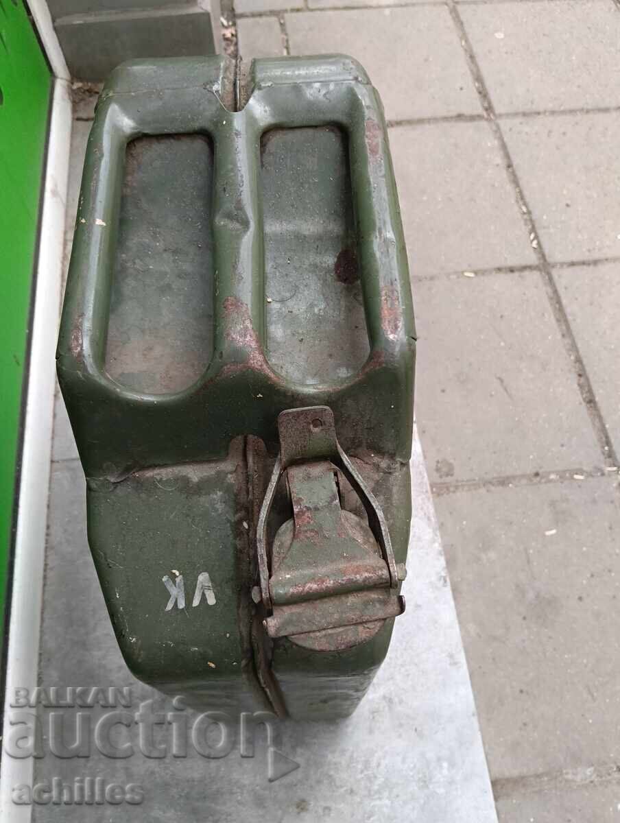 Licitație BAT TGL.German canister for fuel 20 liters
