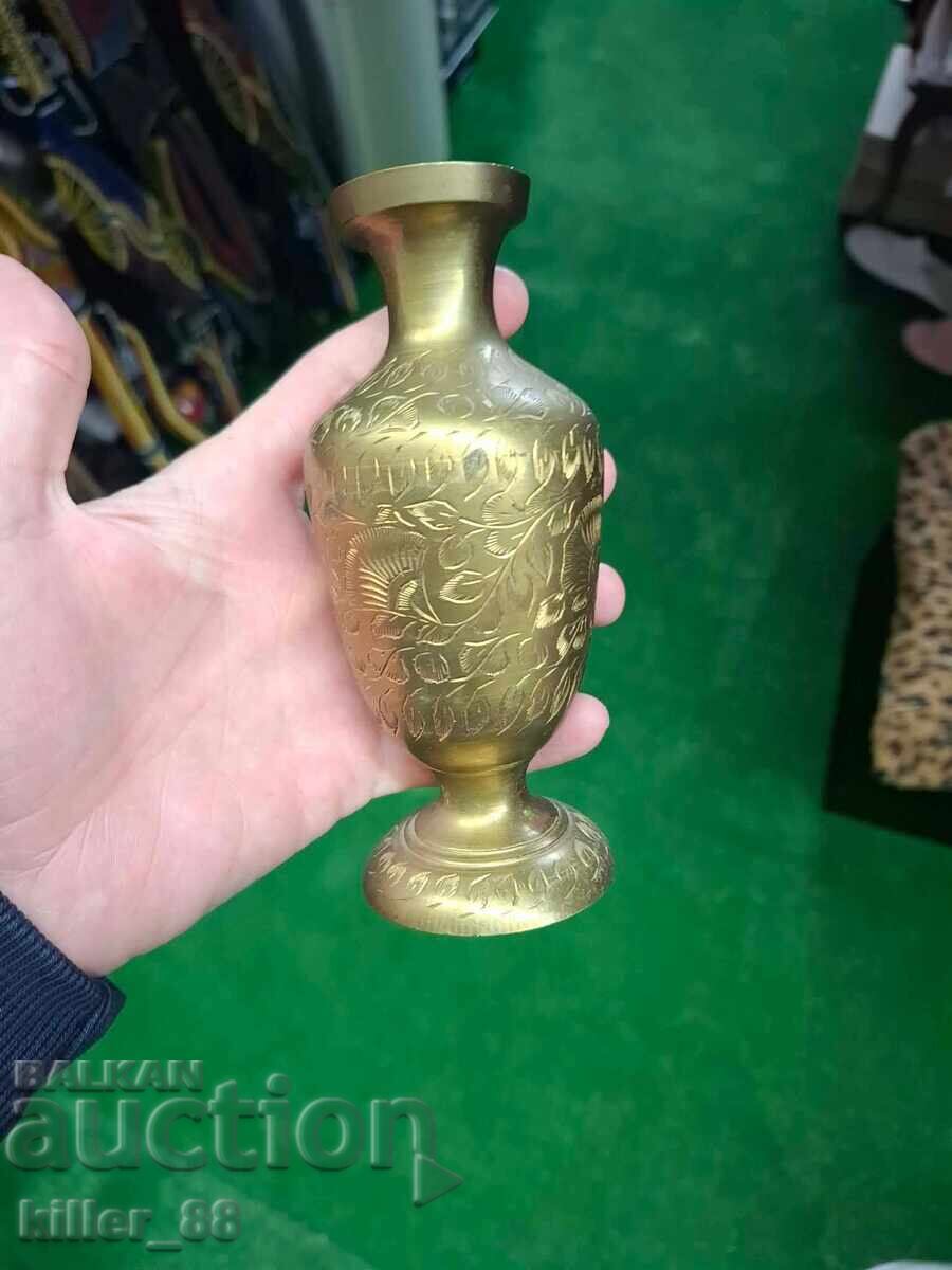 Auction  Old bronze vase with engravings India