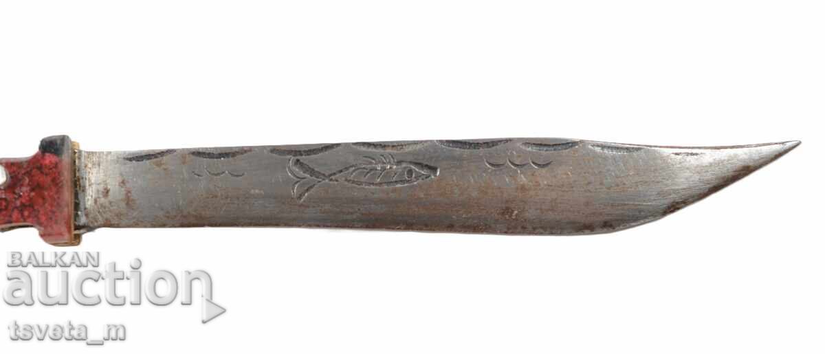 Старинен нож с гравюра на риба с цена € 6.00 | 11.73 лв.