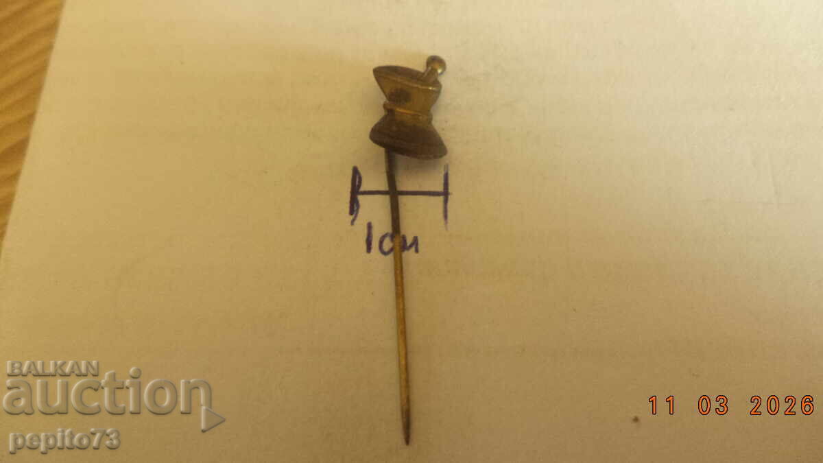 Advertising badge, mortar and pestle, culinary accessory with price € 1.00 | 1.96 BGN