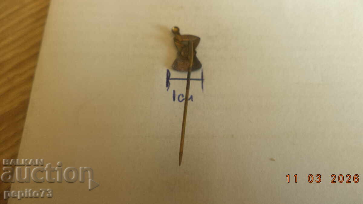 Delivery of Advertising badge, mortar and pestle, culinary accessory