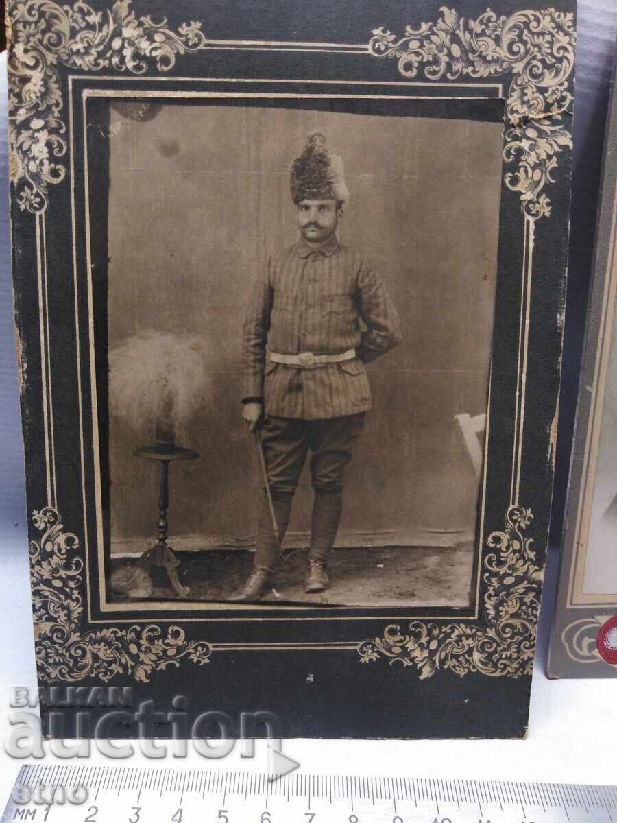 Licitație 1913 g. RĂZBOIUL BALCANIC DE LA ODRIN, 2 FOTOGRAFII PE CARTON CU O PERSOANĂ