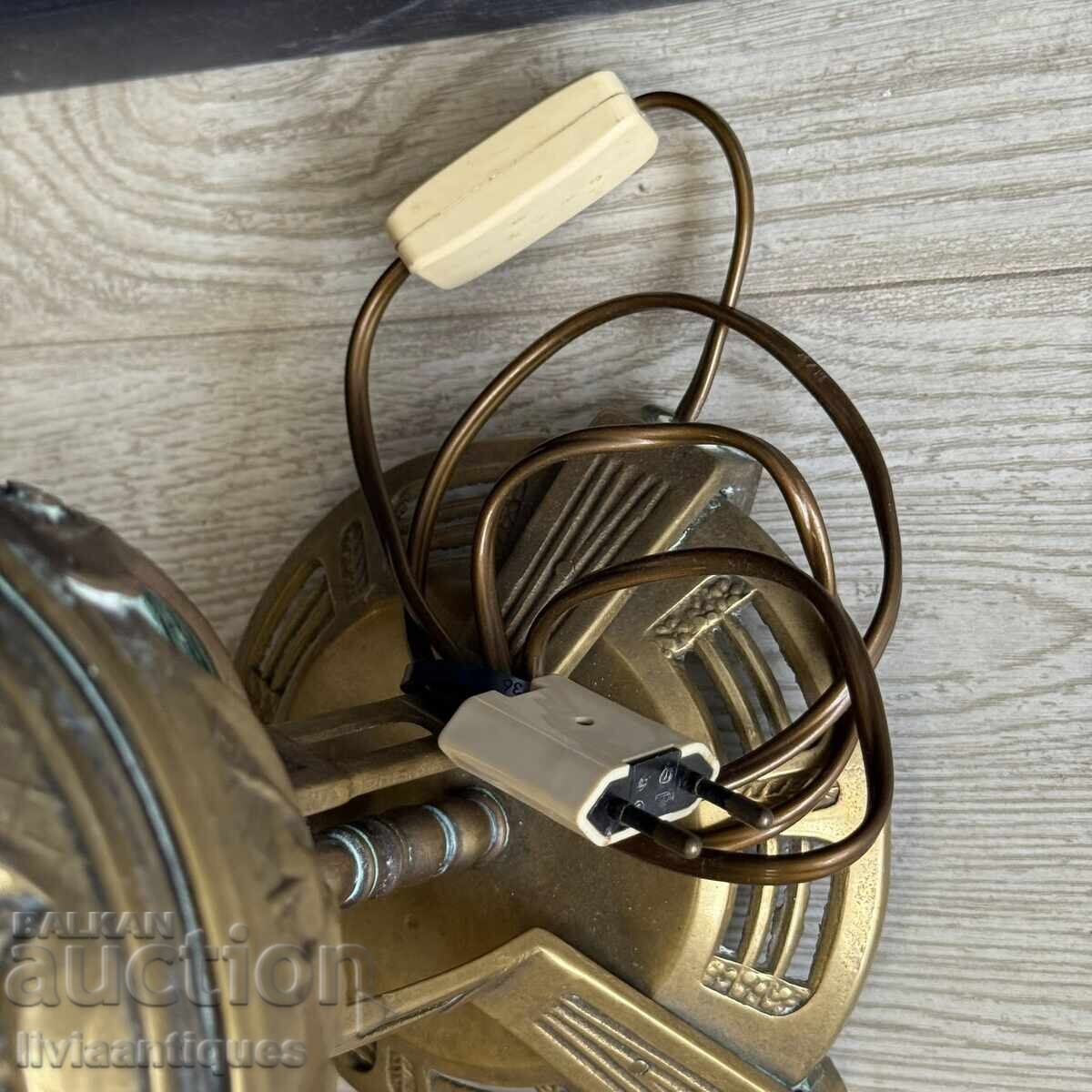 Елегантна месингова лампа с класически дизайн с цена € 139.00 | 271.86 лв.