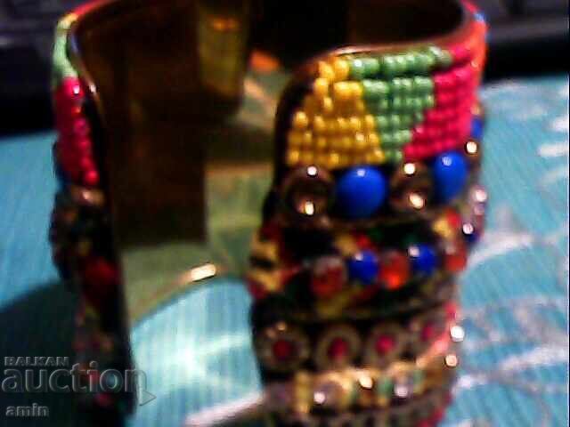 Доставка на стари колиета със кръст