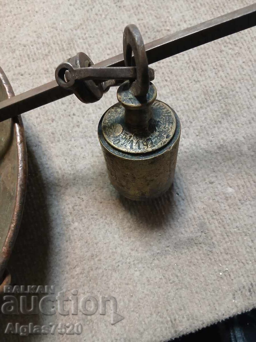 Auction  Old scale / Palanca/