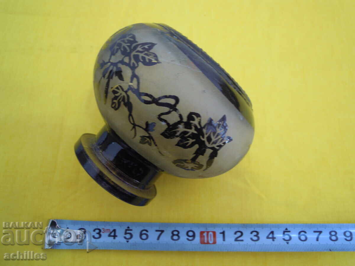 Auction  GLASS VASE