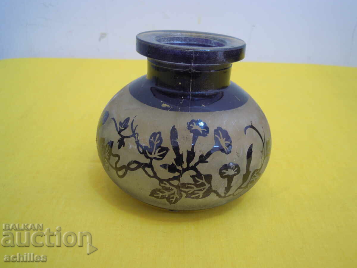GLASS VASE