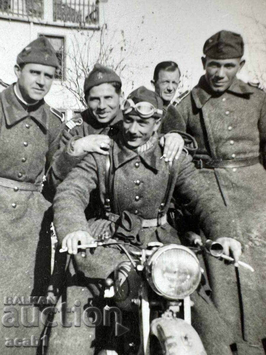 Στρατιώτες με μοτοσικλέτα Β' Παγκοσμίου Πολέμου με τιμή € 4.99 | 9.76 BGN Στρατιώτες με μοτοσικλέτα Β' Παγκοσμίου Πολέμου με τιμή € 4.99 | 9.76 BGN
