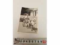 СНИМКА-ИГРАЧКА,КОНЧЕ, МОСКВИЧ С ПЕДАЛИ