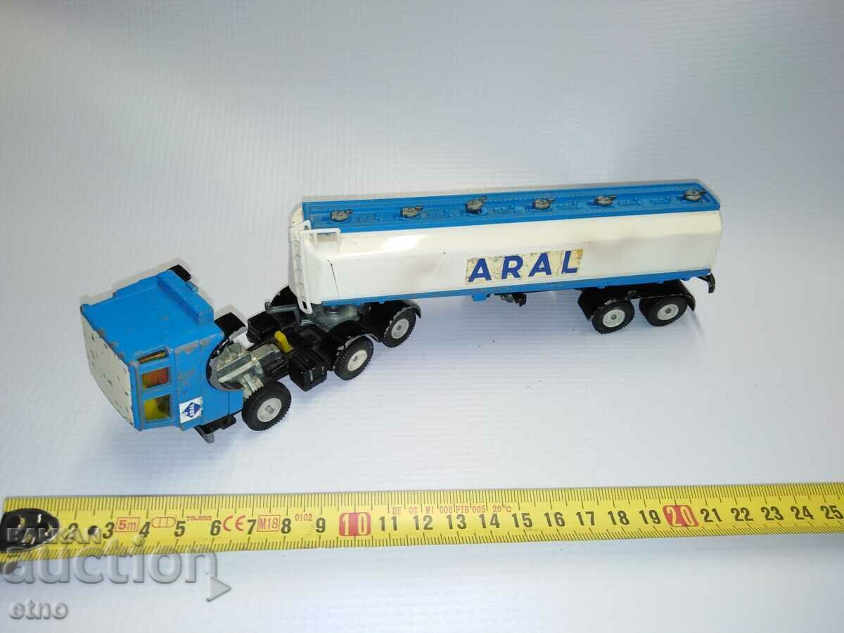 Βυτιοφόρα ΓΕΡΜΑΝΙΑ, μεταλλικό παιχνίδι, ΠΑΙΧΝΙΔΙΑ, με τιμή € 7.16 | 14.00 BGN