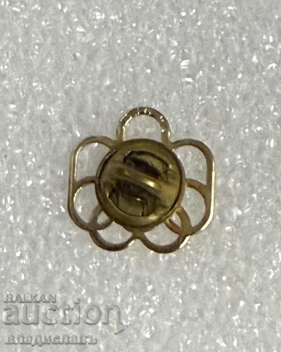 Olympic badge Montreal 1976 - yellow metal with price € 3.60 | 7.04 BGN Olympic badge Montreal 1976 - yellow metal with price € 3.60 | 7.04 BGN