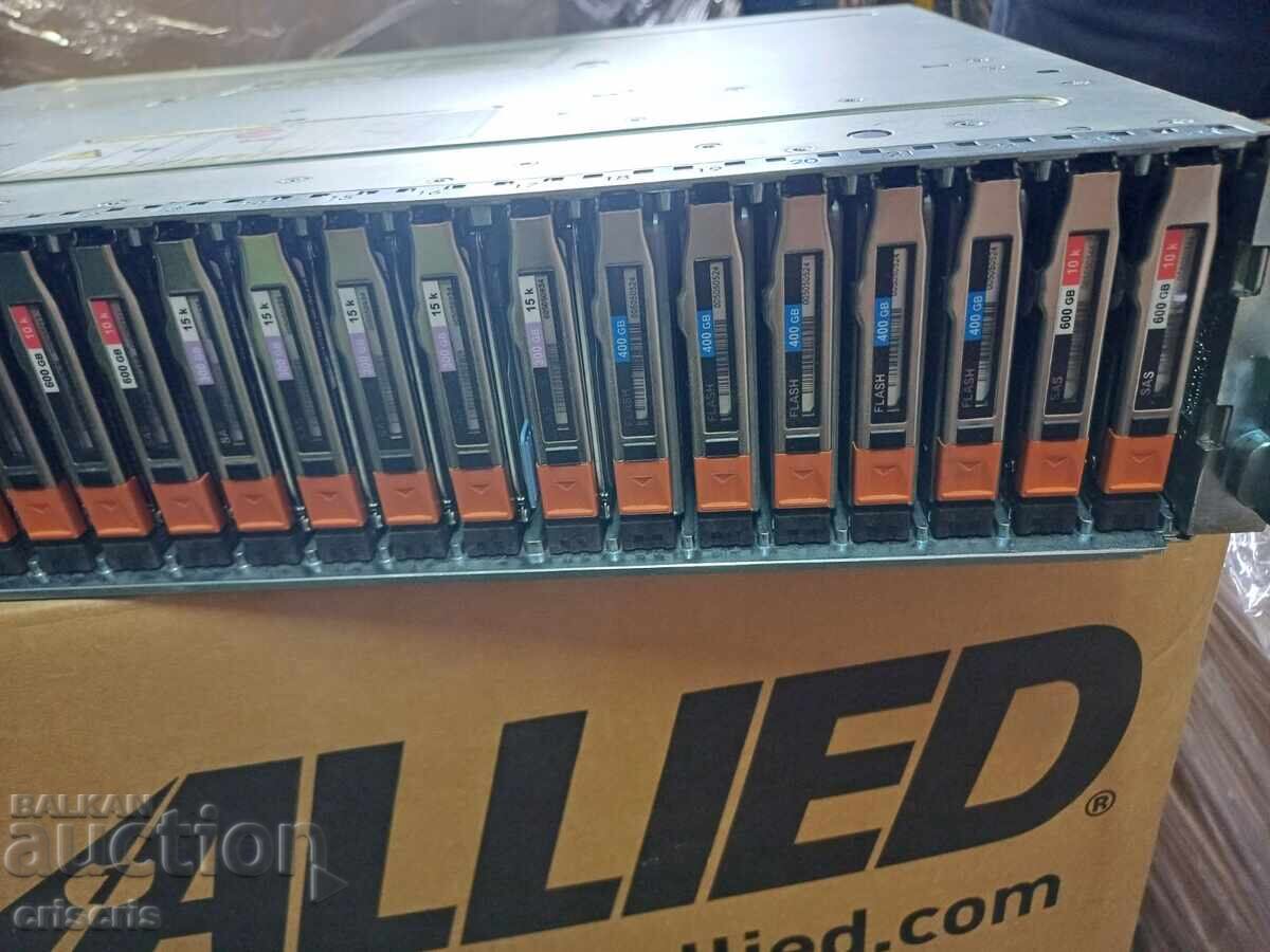 Lot de 4 servere cu preț € 990.00 | 1936.27 BGN