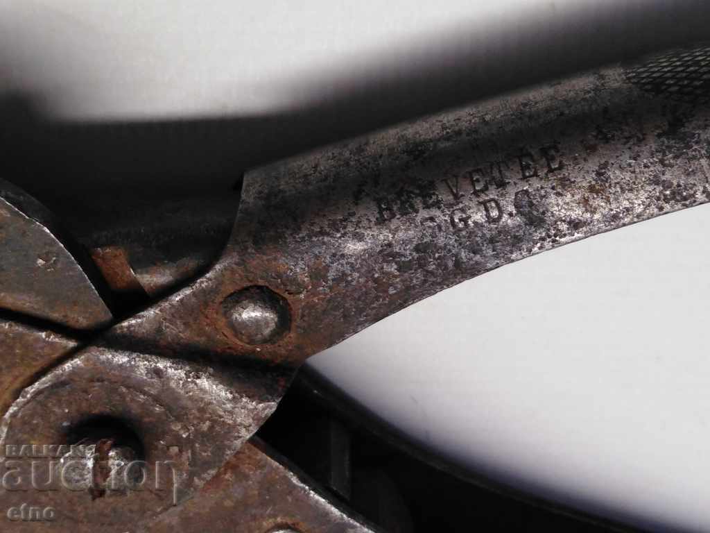 Livrarea INSTRUMENT VINTAGE, CLEȘTE, APARAT