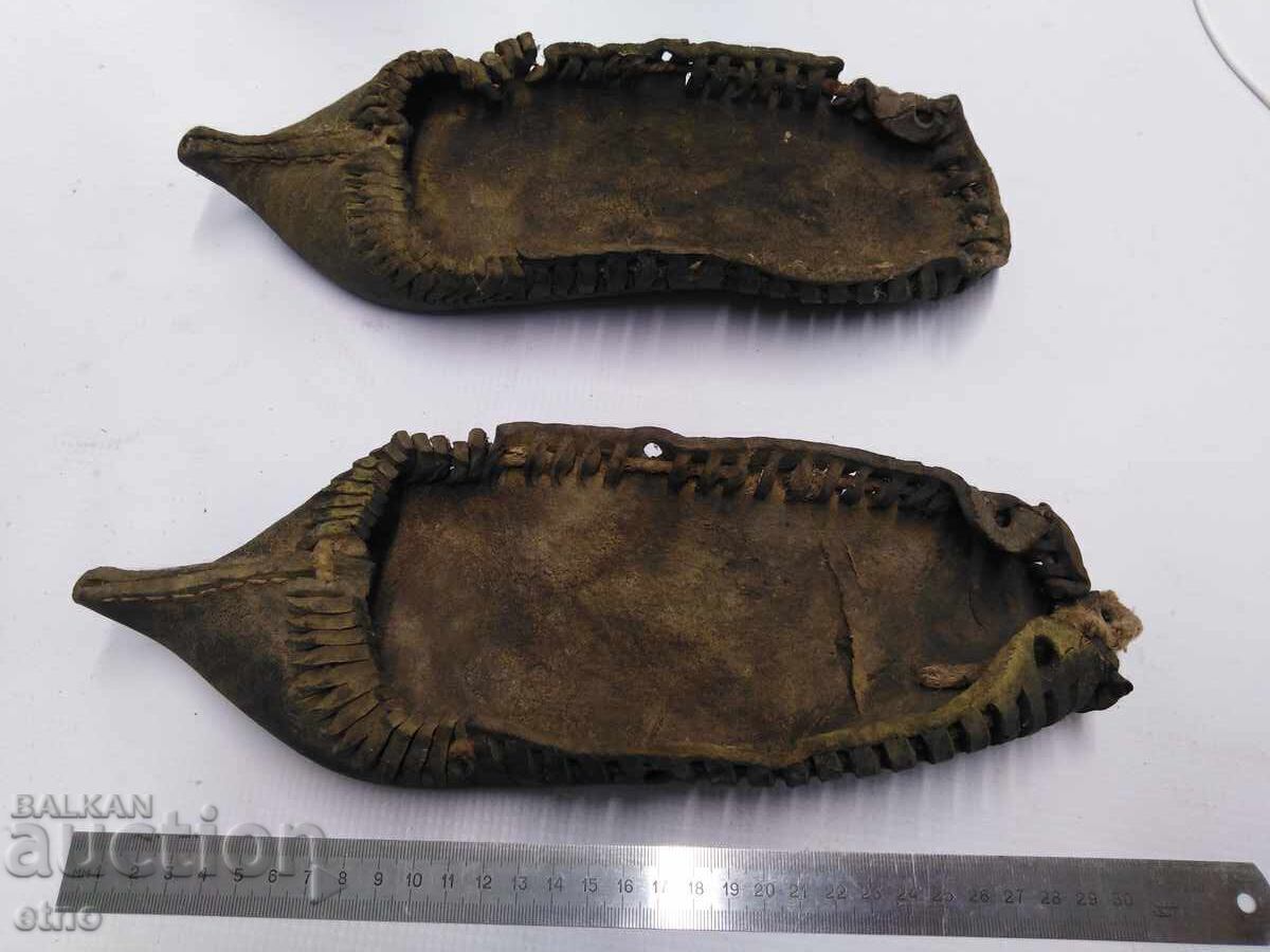 Αυθεντικά τσαρούχια από δέρμα μοσχαριού με τιμή € 0.01 | 0.02 BGN