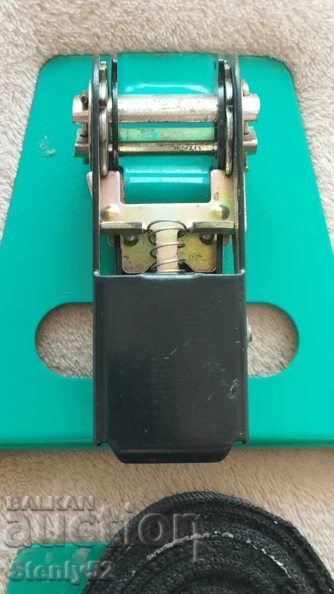 Metalna styaga, treschotka za montazh na laminat s 6 m. kolan με τιμή € 10.00 | 19.56 BGN Metalna styaga, treschotka za montazh na laminat s 6 m. kolan με τιμή € 10.00 | 19.56 BGN