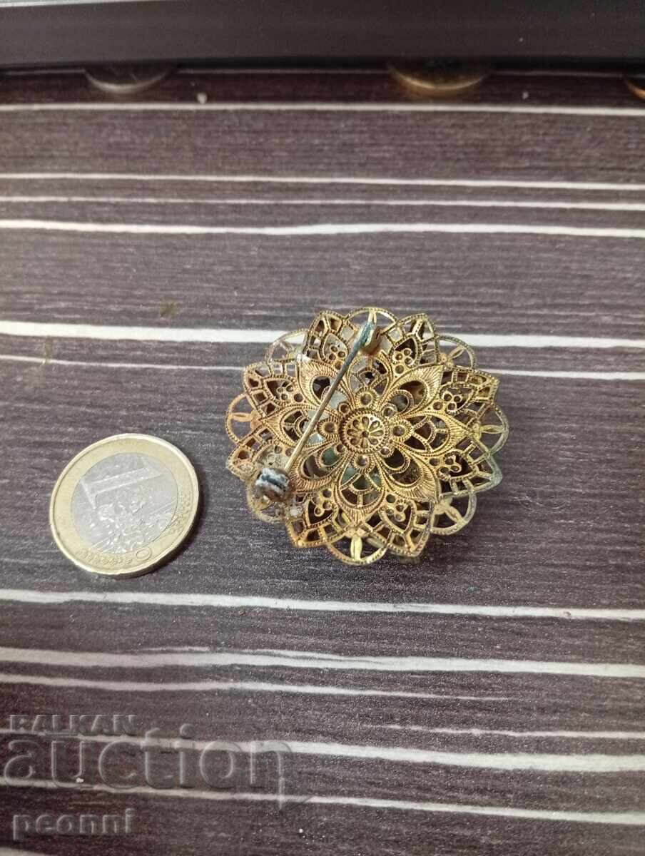 Доставка на Стара позлатена брошка