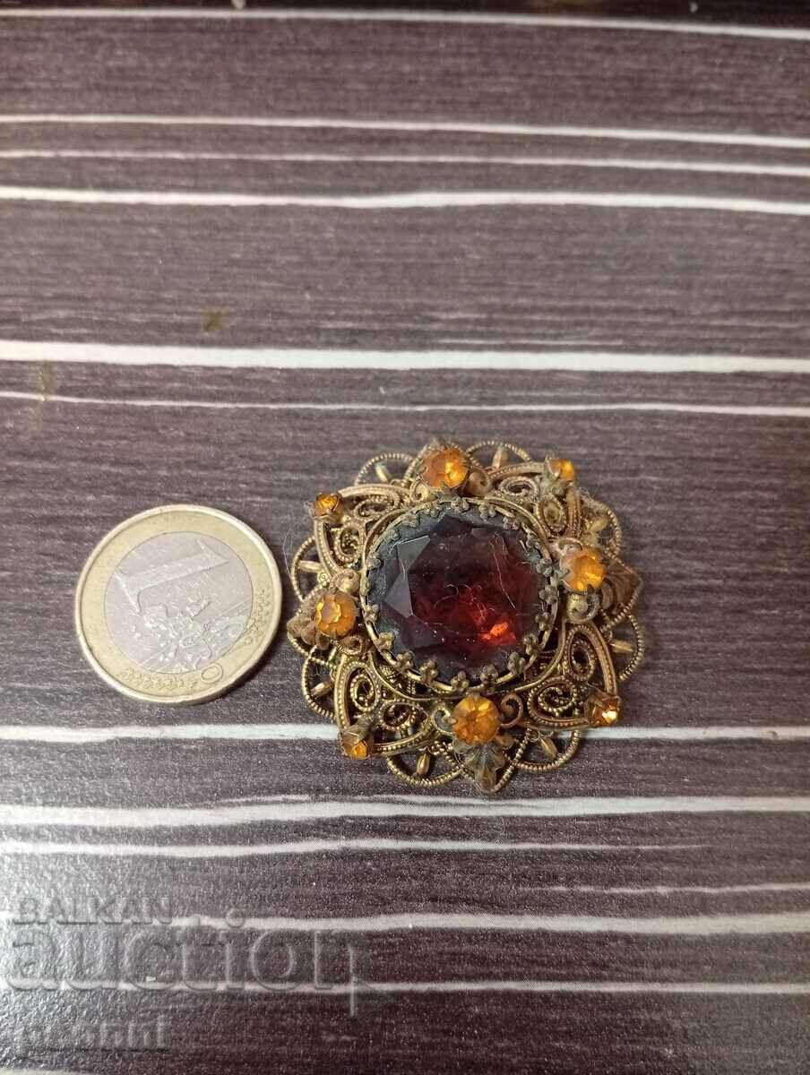 Стара позлатена брошка