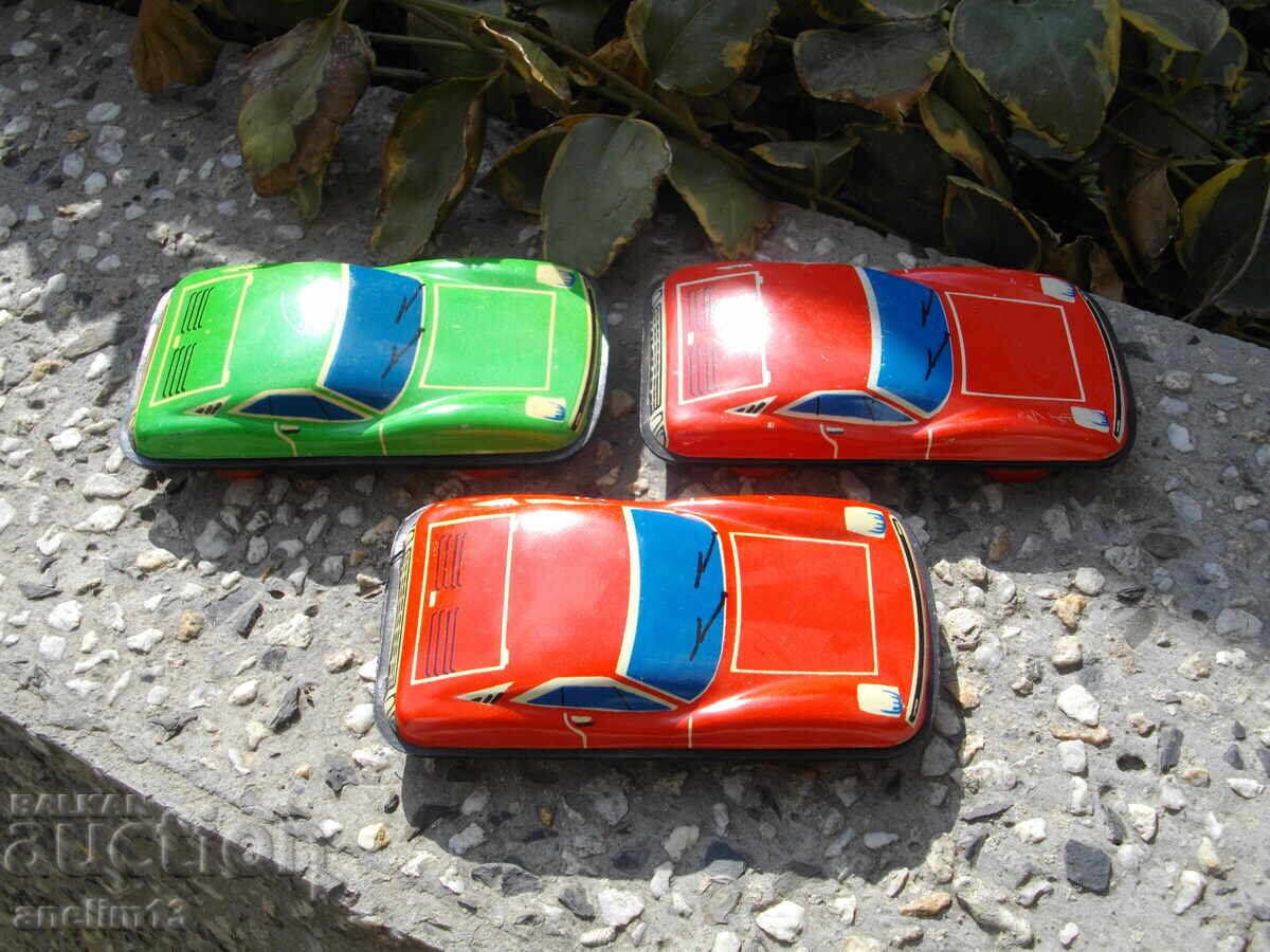 Licitație LOT DE JUCĂRII METALICE ȘI TINICHELE MAȘINUȚE