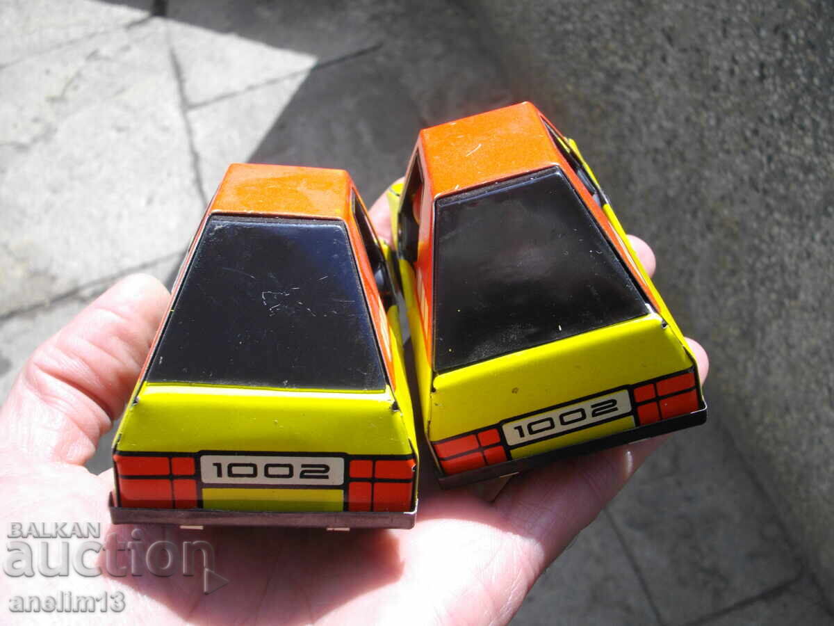 Livrarea LOT DE JUCĂRII METALICE ȘI TINICHELE MAȘINUȚE