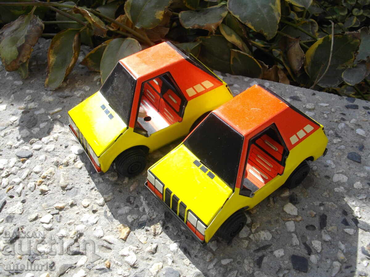 LOT DE JUCĂRII METALICE ȘI TINICHELE MAȘINUȚE