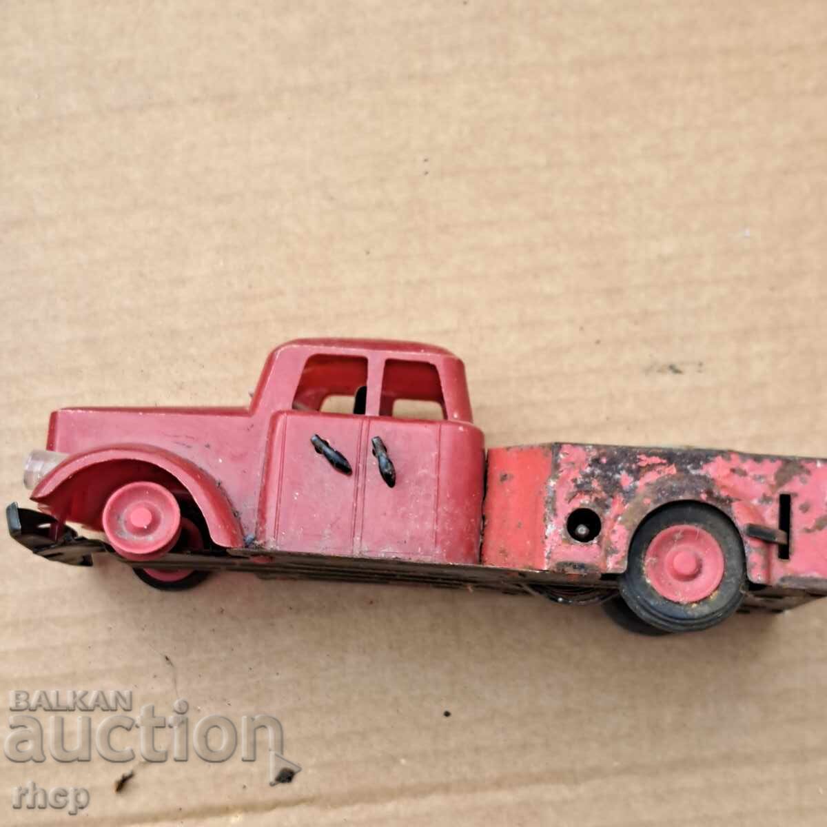 Παράδοση Παλιό φορτηγό πυροσβεστικό φορτηγό παιχνίδι