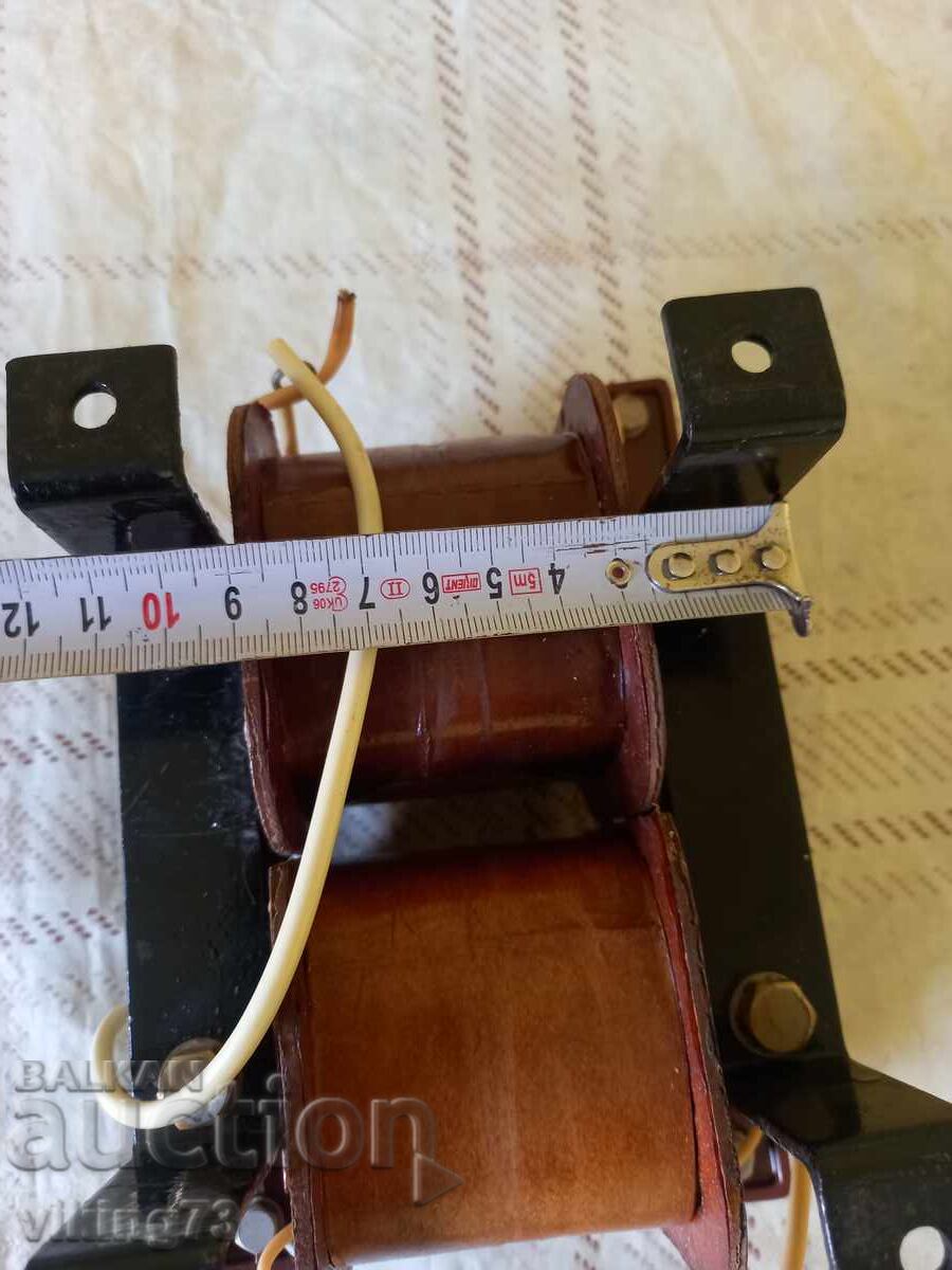 Μαζικός διπλός μετασχηματιστής με τιμή € 14.00 | 27.38 BGN