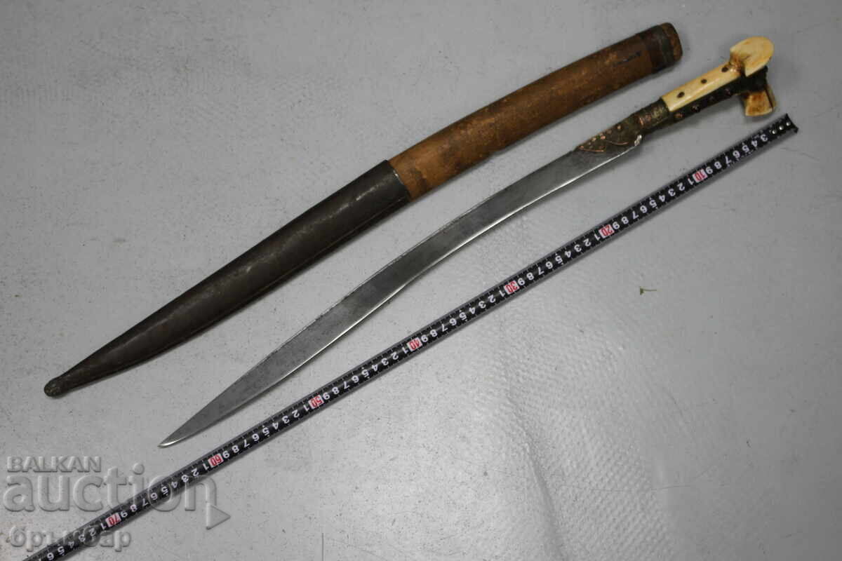 Iatagan otoman balcanic, akulak, mânere albe cu teacă