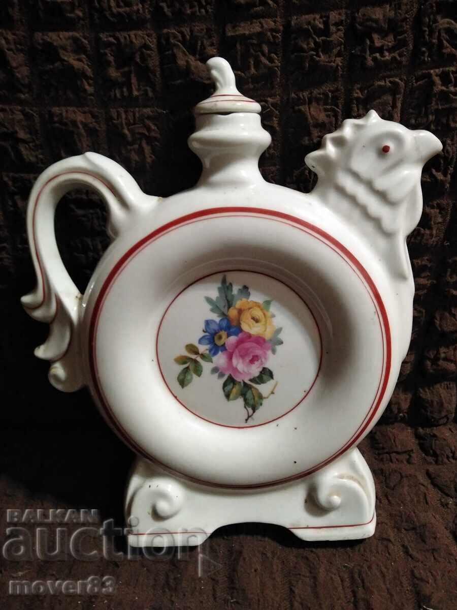 Cană din porțelan. Sticlă. Anul 1951 cu preț € 5.99 | 11.72 BGN Cană din porțelan. Sticlă. Anul 1951 cu preț € 5.99 | 11.72 BGN