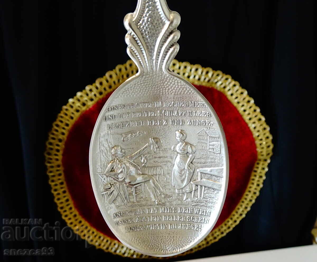 Linguriță de tablă cu scenă de dragoste pentru nuntă de tablă cu preț € 22.99 | 44.96 BGN