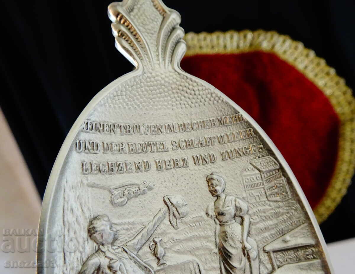 Livrarea Linguriță de tablă cu scenă de dragoste pentru nuntă de tablă