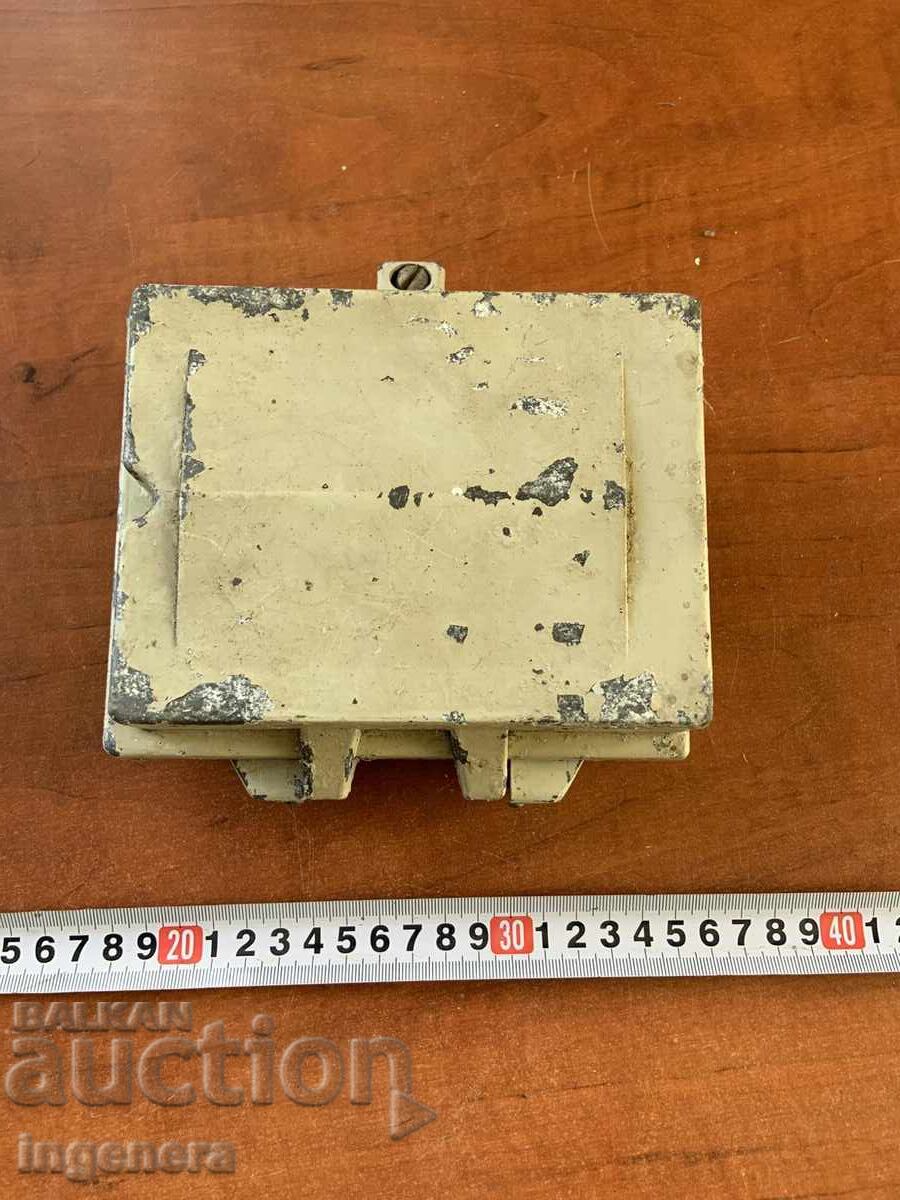 Cutie de distribuție telefonică din aluminiu din perioada socialistă