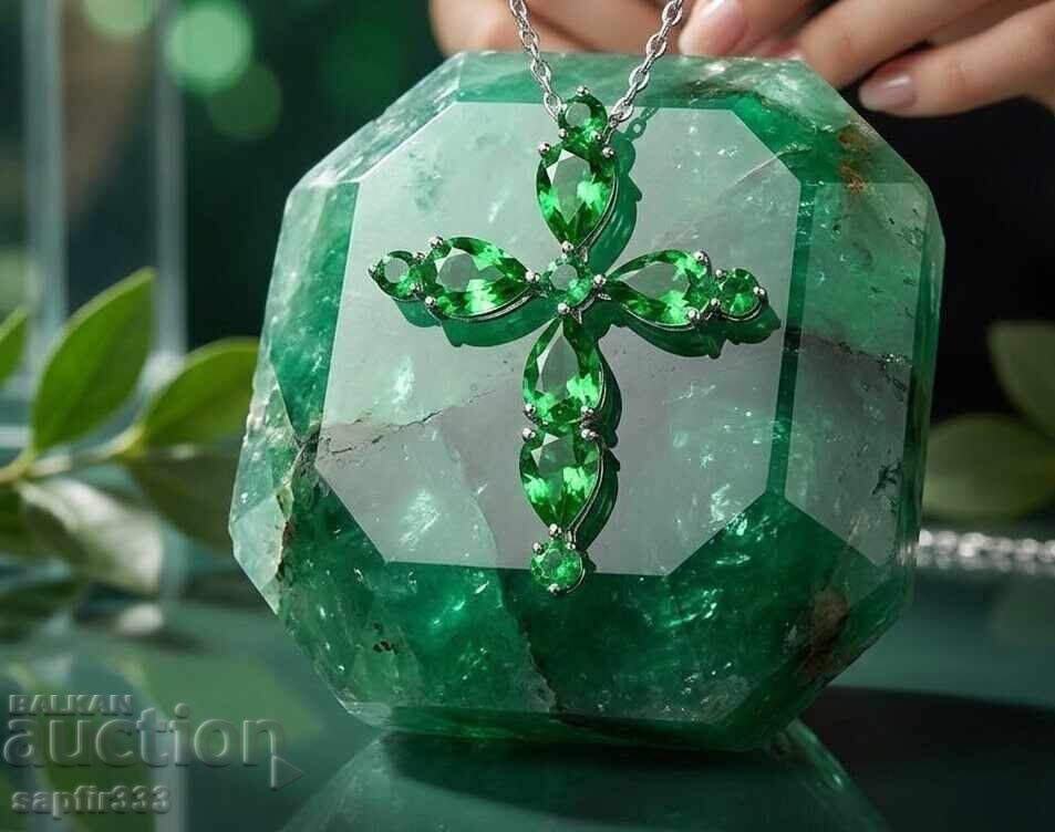 Livrarea SUPERB MEDALION DIN ARGINT ÎN FORMĂ DE CRUCE CU TOPAZ VERDE BRAZILIAN