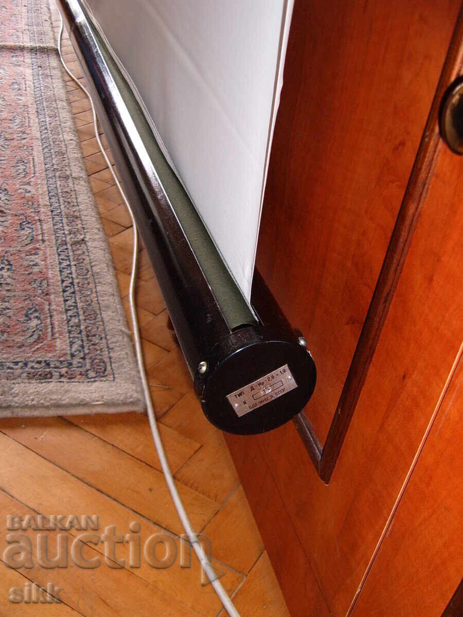 screen 2.6 x 1.9 m with price € 50.00 | 97.79 BGN