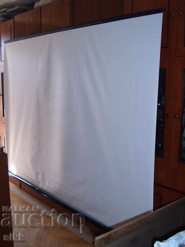 screen 2.6 x 1.9 m