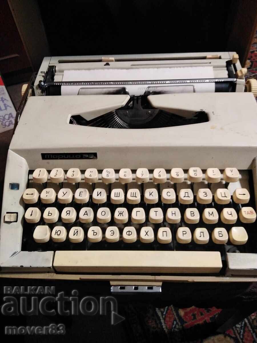 Соц. Пишеща машина"Марица 23". България с цена € 10.99 | 21.49 лв. Соц. Пишеща машина"Марица 23". България с цена € 10.99 | 21.49 лв.