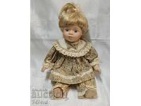 PĂPUȘĂ VECHE DE PORCELAN