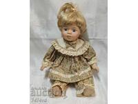 PĂPUȘĂ VECHE DE PORCELAN