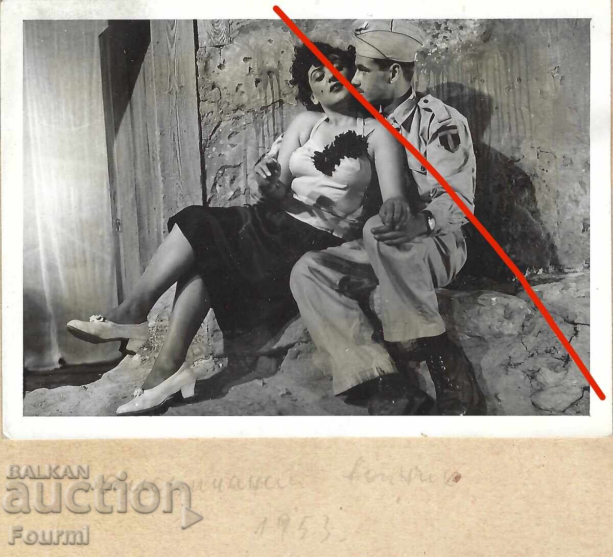 ΠΑΛΙΑ ΦΩΤΟΓΡΑΦΙΑ ΑΜΕΡΙΚΑΝΟΥ ΣΤΡΑΤΙΩΤΗ ΜΕ ΔΡΟΜΙΤΙΣΣΑ ΤΟ 1953