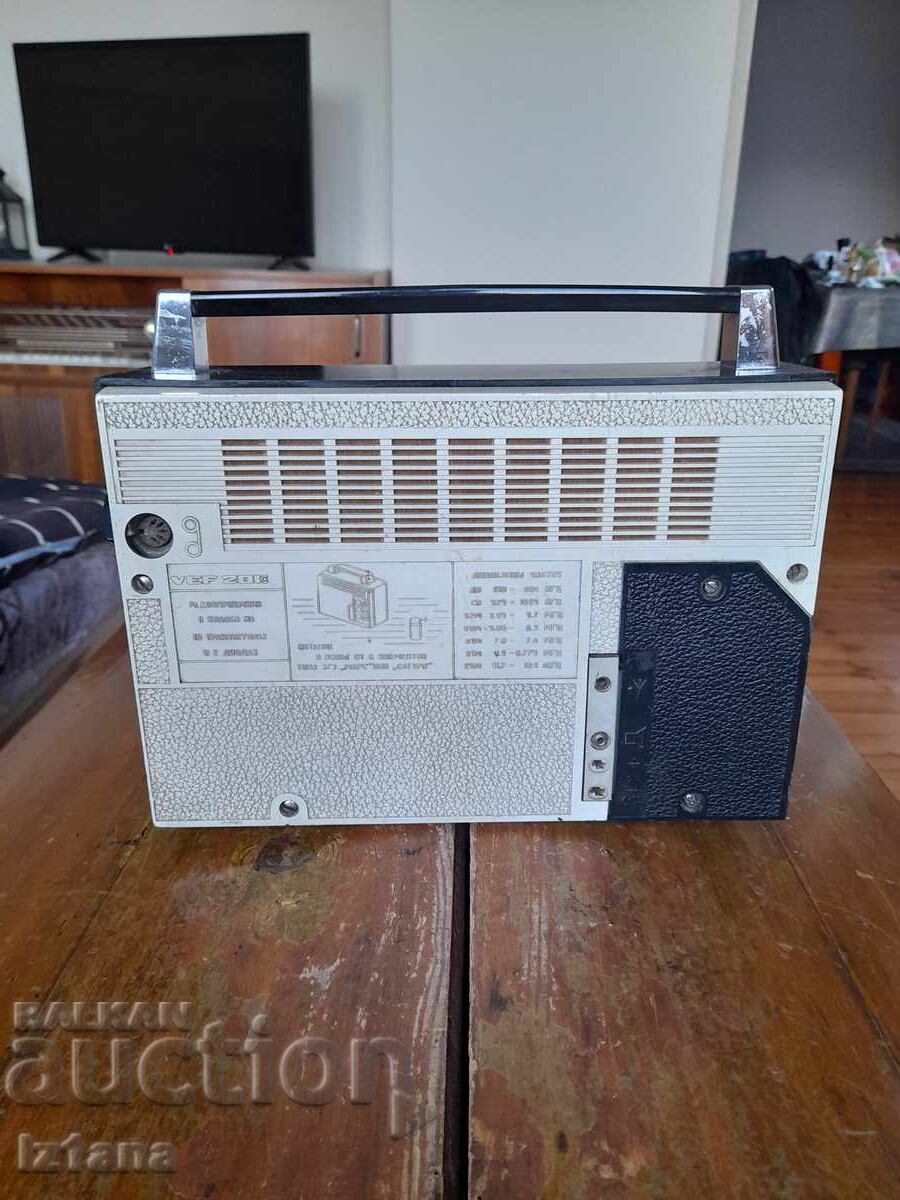 Auction  Old VEF radio, VEF 201