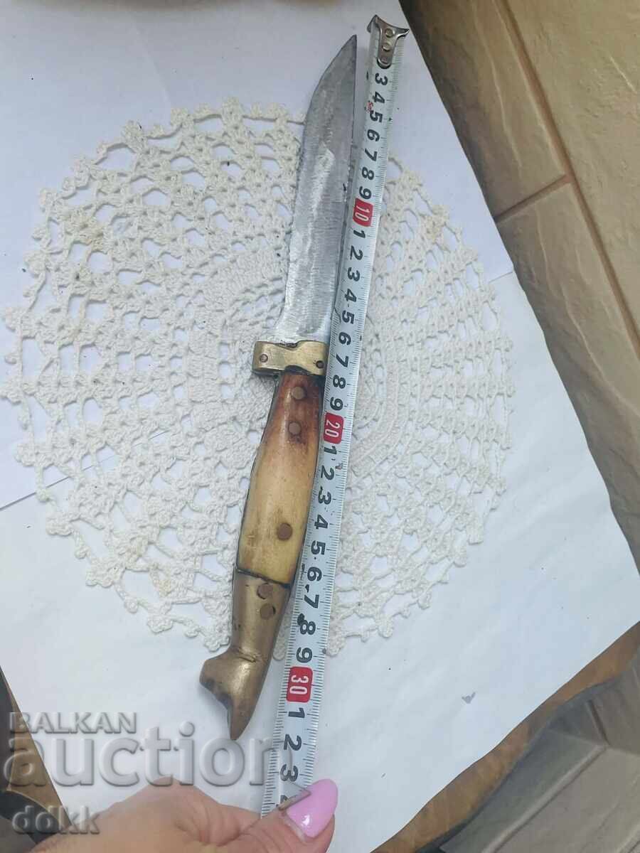 Παράδοση Όμορφο ατσάλινο μαχαίρι με ορείχαλκο και κεφάλι σκύλου Παράδοση Όμορφο ατσάλινο μαχαίρι με ορείχαλκο και κεφάλι σκύλου