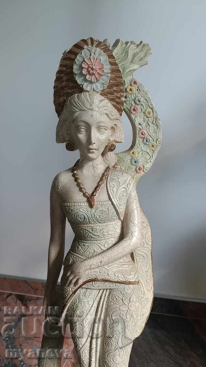 Balinese dancer in traditional attire cu preț € 140.00 | 273.82 BGN Balinese dancer in traditional attire cu preț € 140.00 | 273.82 BGN