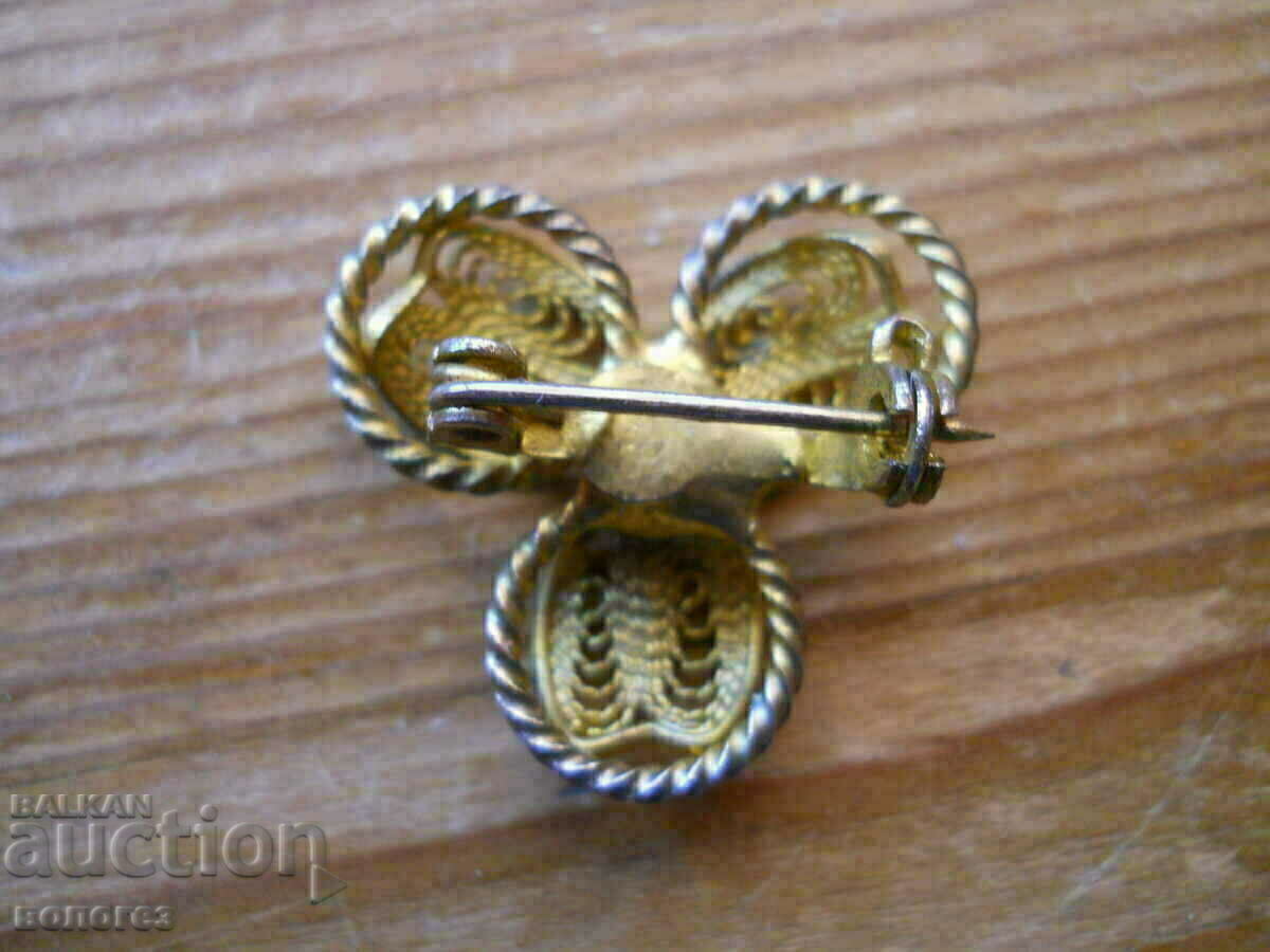 Antique gold plated filigree brooch with price € 15.40 | 30.12 BGN Antique gold plated filigree brooch with price € 15.40 | 30.12 BGN