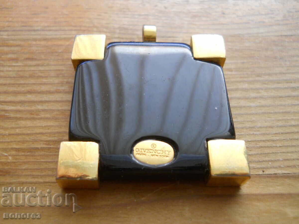 Vintage μενταγιόν "Givenchy"