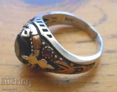 Inel vechi de argint cu piatră albastră (aurire și email negru) cu preț € 59.50 | 116.37 BGN