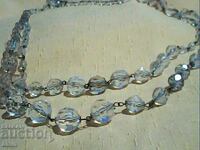 Όμορφο κολιέ από κρύσταλλα