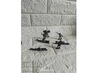 Small lead soldiers
