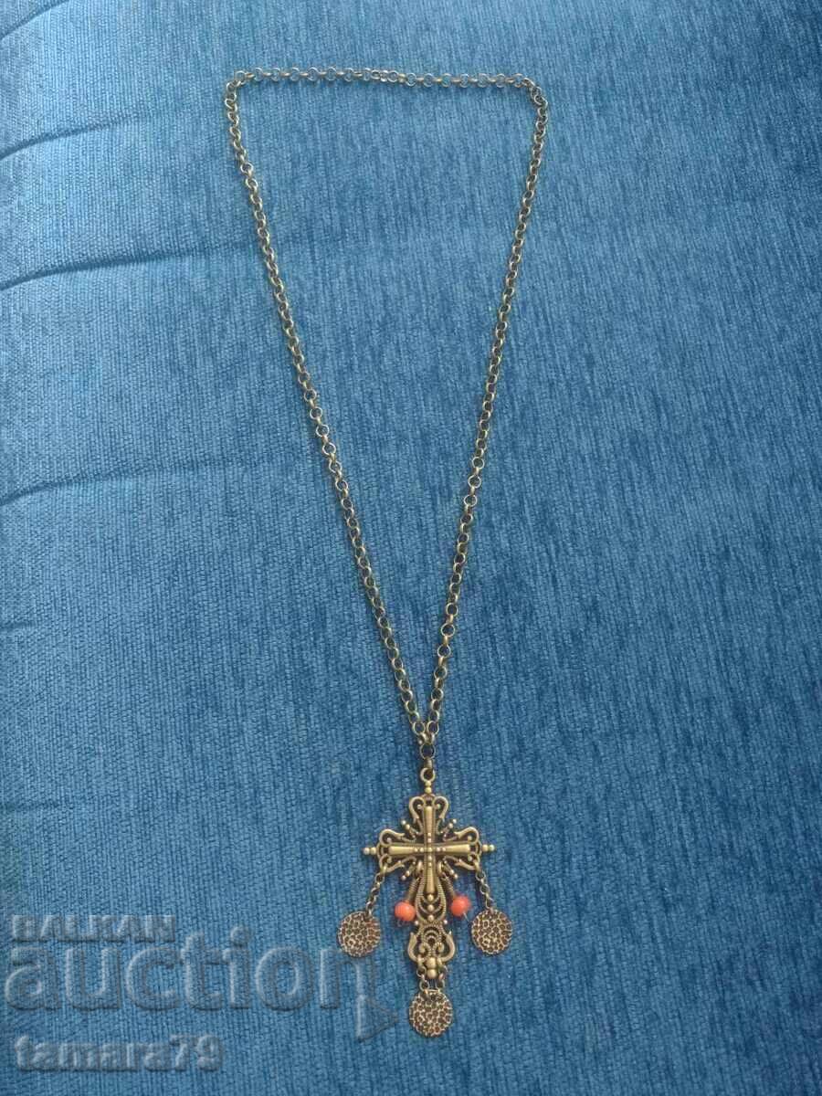 Αναγεννησιακός σταυρός με τιμή € 30.00 | 58.67 BGN